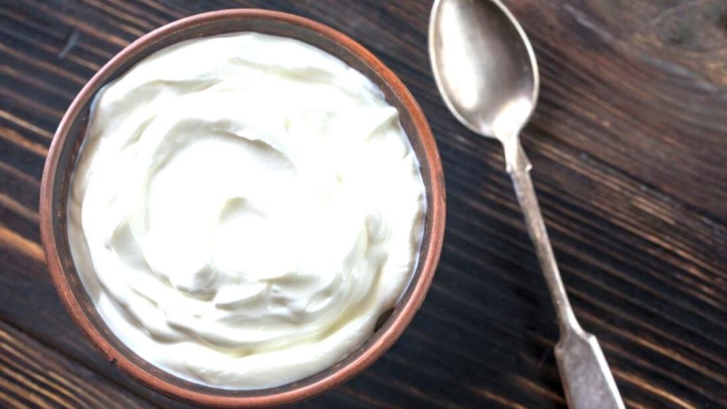 alimente bogate in proteine iaurt grecesc
